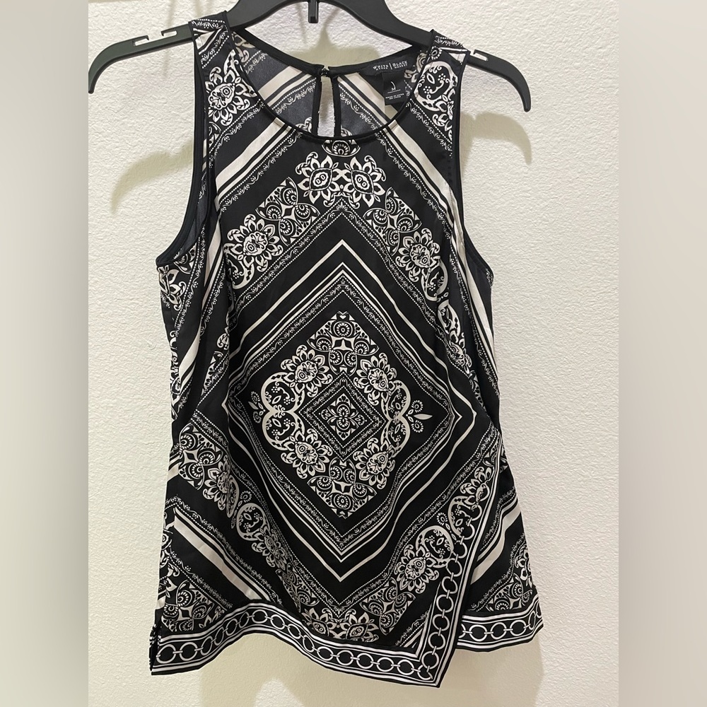 White House Black Market women’s sleeveless top medium